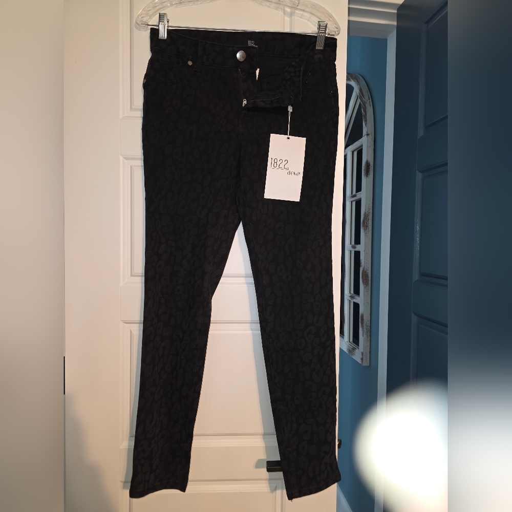 1822 Denim Women's Black Leopard-Print Jeans
